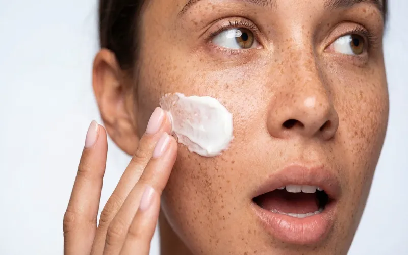 Laser Skin Resurfacing Abroad: CO2, Erbium & Fractional Laser Guide 2025